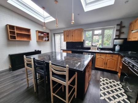 3 bedroom Semi-detached house to let in Avondale Road, Ipswich, IP3