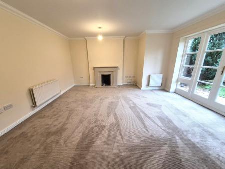 6 bedroom Town house to let in Ravenswood Avenue, Ravenswood, Ipswich, IP3