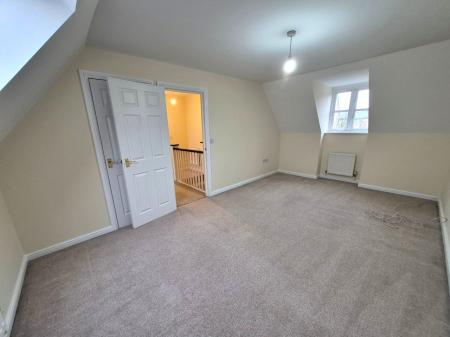 6 bedroom Town house to let in Ravenswood Avenue, Ravenswood, Ipswich, IP3
