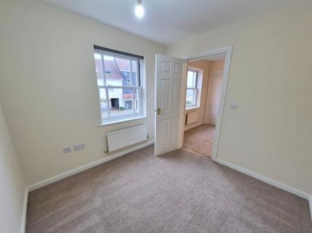 6 bedroom Town house to let in Ravenswood Avenue, Ravenswood, Ipswich, IP3