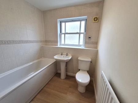 6 bedroom Town house to let in Ravenswood Avenue, Ravenswood, Ipswich, IP3