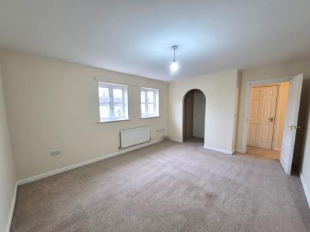 6 bedroom Town house to let in Ravenswood Avenue, Ravenswood, Ipswich, IP3