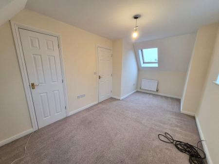6 bedroom Town house to let in Ravenswood Avenue, Ravenswood, Ipswich, IP3