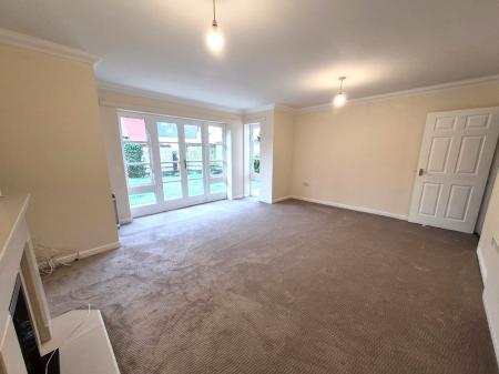 6 bedroom Town house to let in Ravenswood Avenue, Ravenswood, Ipswich, IP3