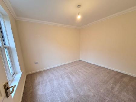 6 bedroom Town house to let in Ravenswood Avenue, Ravenswood, Ipswich, IP3