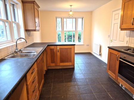 6 bedroom Town house to let in Ravenswood Avenue, Ravenswood, Ipswich, IP3