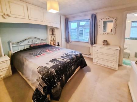 3 bedroom Detached house for sale in Weavers Way, Barham, IP6