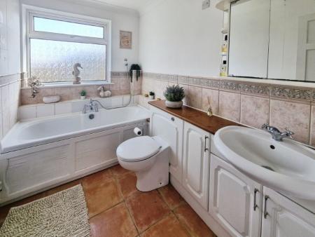 4 bedroom Detached house for sale in St Peters Close, Henley, IP6