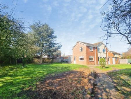 4 bedroom Detached house for sale in St Peters Close, Henley, IP6