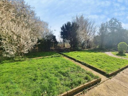 4 bedroom Detached house for sale in St Peters Close, Henley, IP6