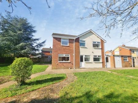4 bedroom Detached house for sale in St Peters Close, Henley, IP6
