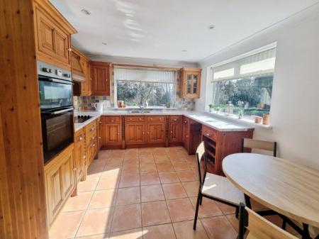 4 bedroom Detached house for sale in St Peters Close, Henley, IP6