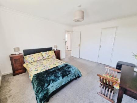 4 bedroom Detached house for sale in St Peters Close, Henley, IP6