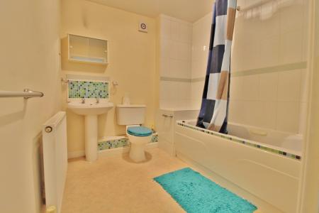 2 bedroom Flat to let in Firmin Close, Ipswich, IP1