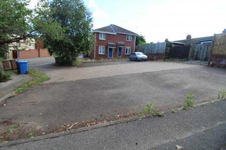 2 bedroom Terraced House to let in Finbars Walk, Ipswich, IP4