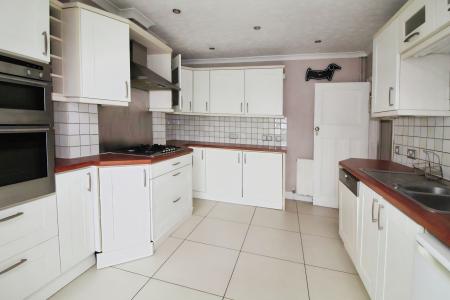 3 bedroom Semi-detached house for sale in Foxhall Road, Ipswich, IP3