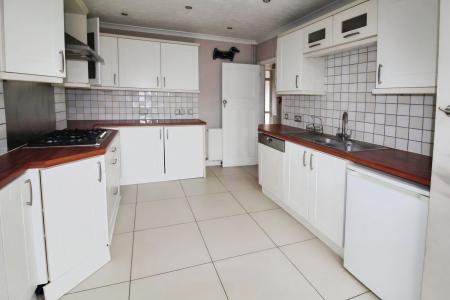 3 bedroom Semi-detached house for sale in Foxhall Road, Ipswich, IP3