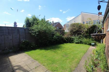 3 bedroom Semi-detached house for sale in Meadowvale Close, Ipswich, IP4