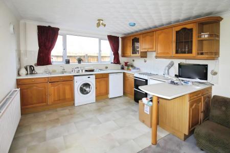 3 bedroom Semi-detached house for sale in Meadowvale Close, Ipswich, IP4