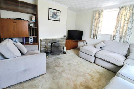 3 bedroom Semi-detached house for sale in Meadowvale Close, Ipswich, IP4