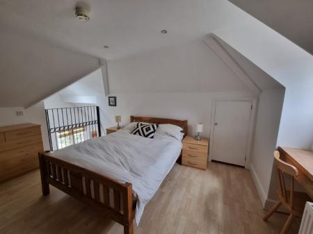 2 bedroom Flat to let in Bolton Lane, IP4