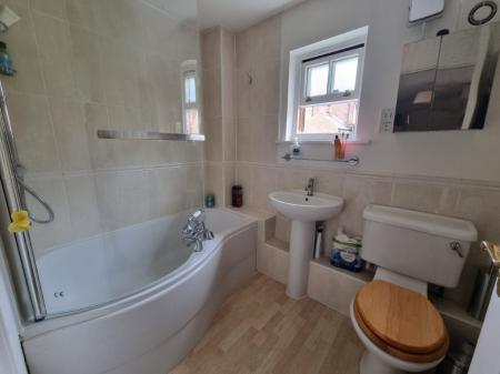 2 bedroom Flat to let in Bolton Lane, IP4