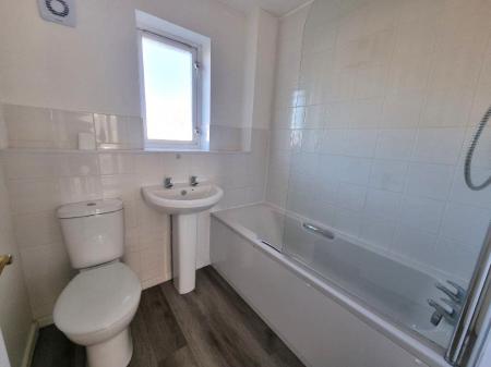 2 bedroom Terraced House to let in Bishop Mews, Pinewood, IP8