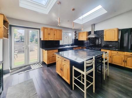 3 bedroom Semi-detached house for sale in Avondale Road, Ipswich, IP3