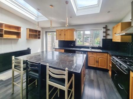 3 bedroom Semi-detached house for sale in Avondale Road, Ipswich, IP3