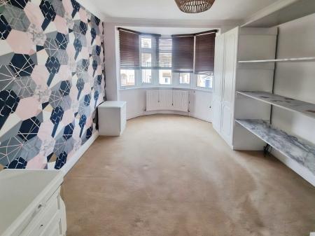3 bedroom Semi-detached house for sale in Avondale Road, Ipswich, IP3