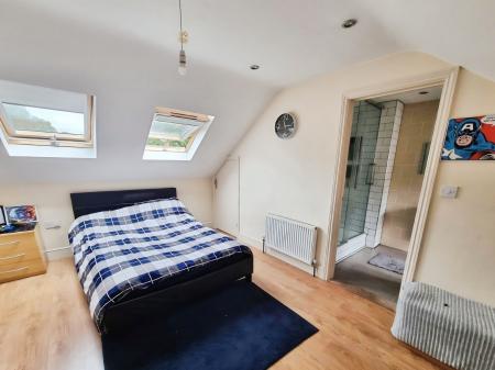 4 bedroom Semi-detached house for sale in Spring Road, Ipswich, IP4