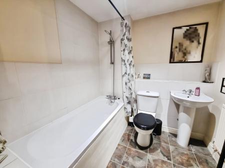 2 bedroom Flat for sale in Worsdell Close, Ipswich, IP2