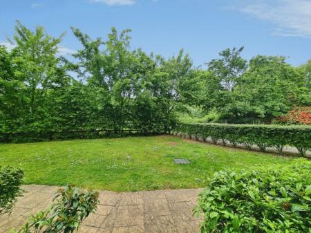 2 bedroom Flat for sale in Worsdell Close, Ipswich, IP2