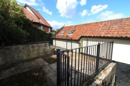1 bedroom Mews house to let in Buckshorn Lane, Eye, IP23