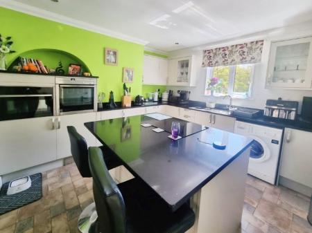 4 bedroom Semi-detached house for sale in Foxhall Road, Ipswich, IP4