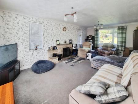 4 bedroom Semi-detached house for sale in Foxhall Road, Ipswich, IP4