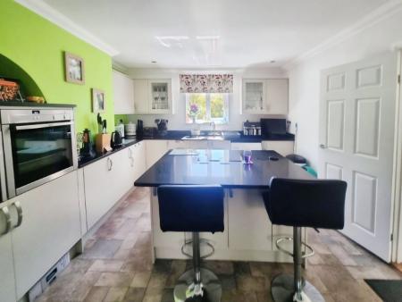 4 bedroom Semi-detached house for sale in Foxhall Road, Ipswich, IP4