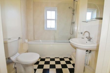 2 bedroom Flat to let in Darwin Road, Ipswich, IP4