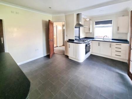 3 bedroom Semi-detached house to let in Foxhall Road, IP3, Ipswich, IP3