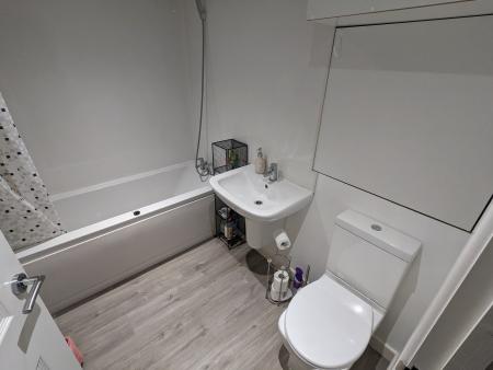 1 bedroom Flat to let in Station Road, Kettering