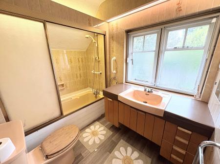 4 bedroom Detached house to let in Bowhill, Kettering, NN16