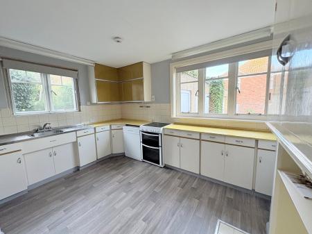 4 bedroom Detached house to let in Bowhill, Kettering, NN16