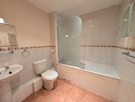 2 bedroom Flat to let in Lower Street, Kettering, NN16