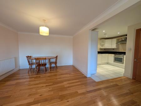 2 bedroom Flat to let in Lower Street, Kettering, NN16