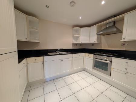 2 bedroom Flat to let in Lower Street, Kettering, NN16