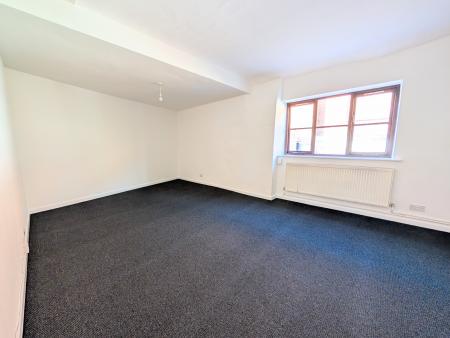 4 bedroom Maisonette to let in Market Hill, Rothwell, NN14