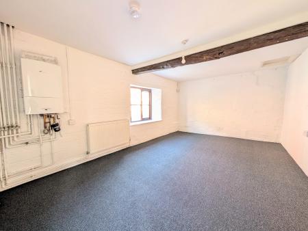 4 bedroom Maisonette to let in Market Hill, Rothwell, NN14