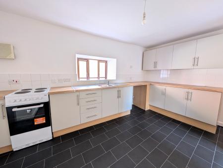 4 bedroom Maisonette to let in Market Hill, Rothwell, NN14