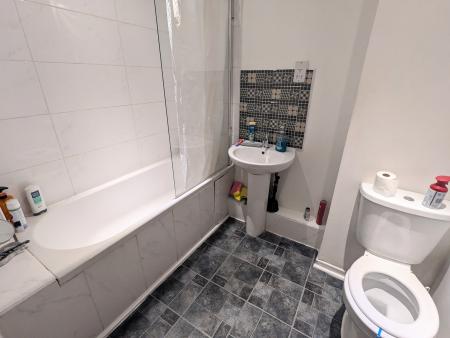 2 bedroom Flat to let in St Andrews Street, Kettering, NN16