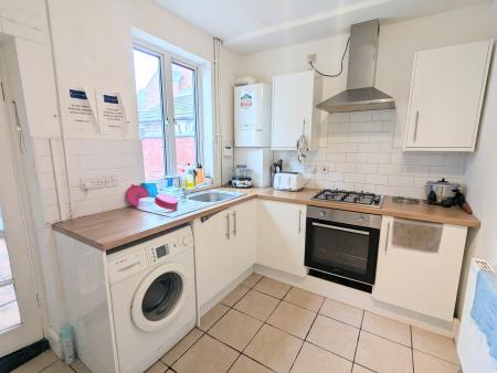 1 bedroom House share to let in Eskdail Street, Kettering, NN16